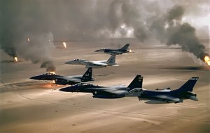 512px-USAF_F-16A_F-15C_F-15E_Desert_Storm_edit2