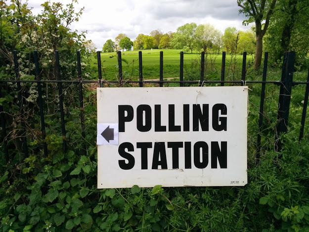 Sign to a polling station